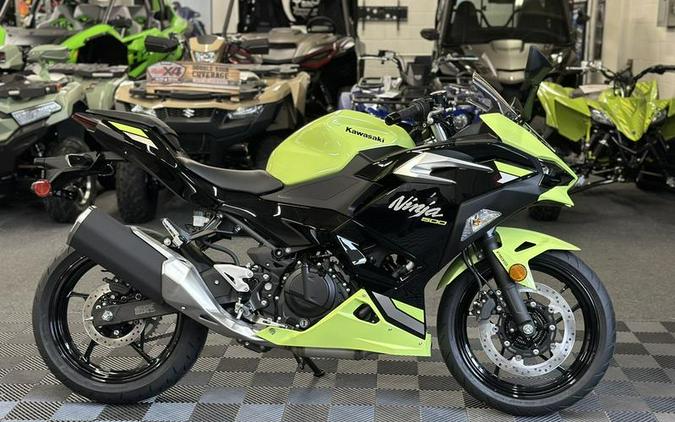2026 Kawasaki Ninja® 500 ABS Metallic Yellowish Green/Ebony