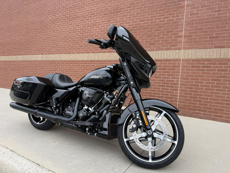 2026 Harley-Davidson® Street Glide® Vivid Black Black Trim