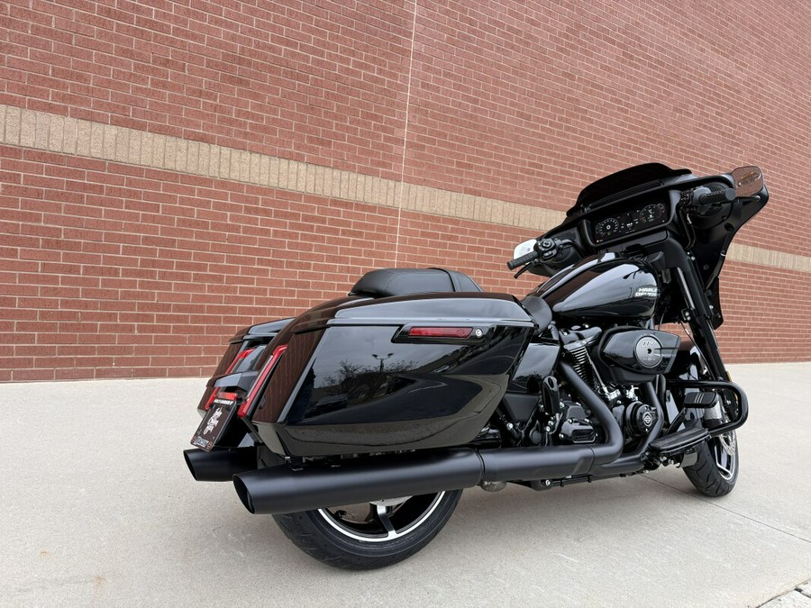 2026 Harley-Davidson® Street Glide® Vivid Black Black Trim
