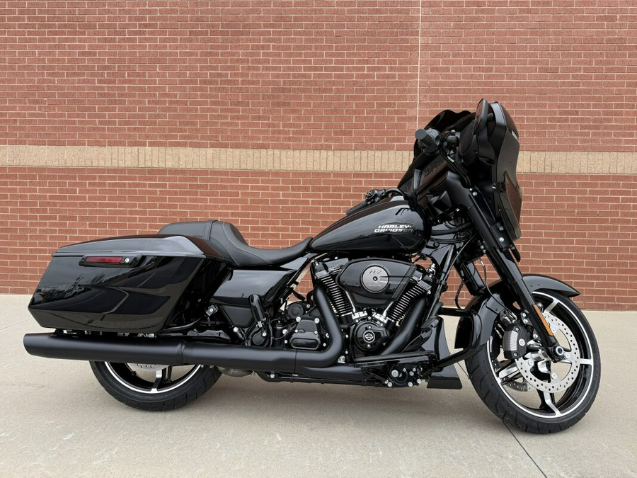 2026 Harley-Davidson® Street Glide® Vivid Black Black Trim