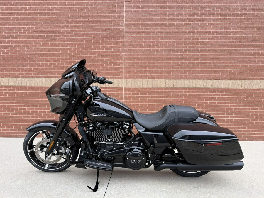 2026 Harley-Davidson® Street Glide® Vivid Black Black Trim
