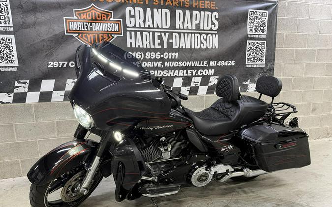 2017 Harley-Davidson® FLHXSE - CVO™ Street Glide®