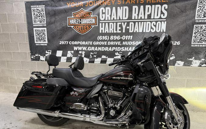 2017 Harley-Davidson® FLHXSE - CVO™ Street Glide®