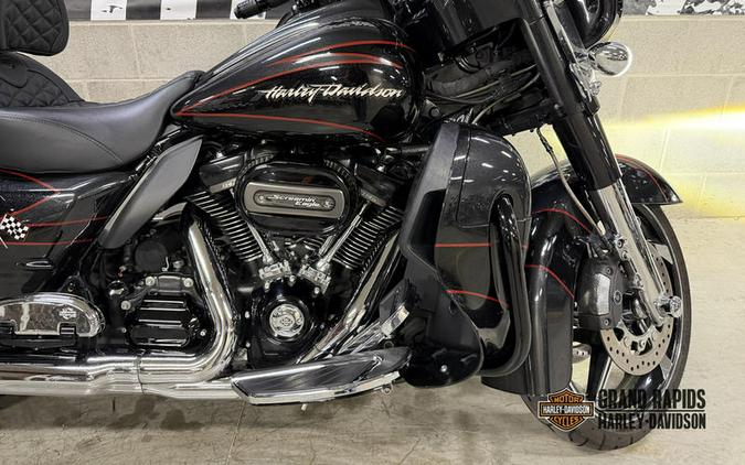 2017 Harley-Davidson® FLHXSE - CVO™ Street Glide®