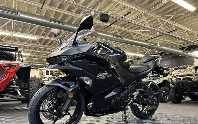 2026 Kawasaki Ninja® 500 Metallic Flat Spark Black