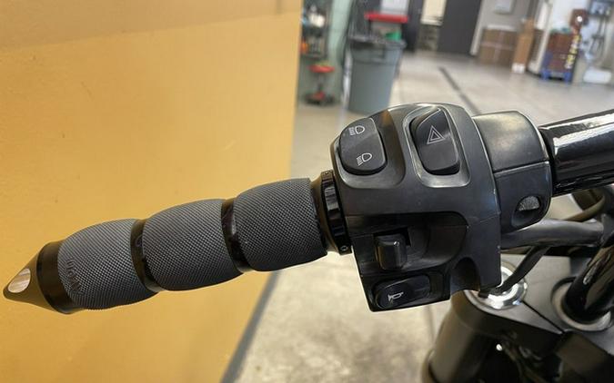 2013 Victory Motorcycles Hammer 8-Ball Solid Black