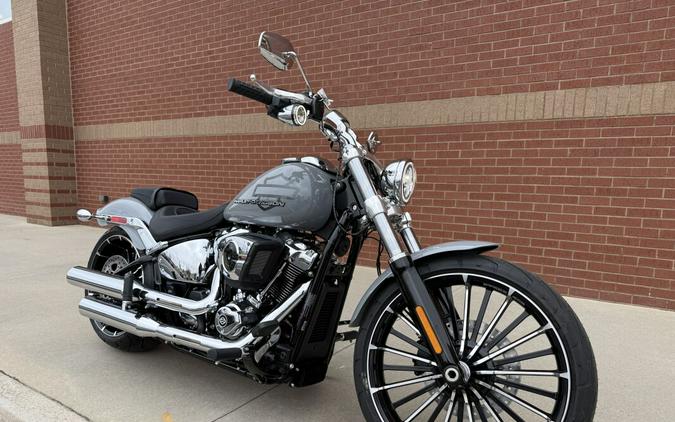 2026 Harley-Davidson® Breakout® Dark Billiard Gray Chrome Trim