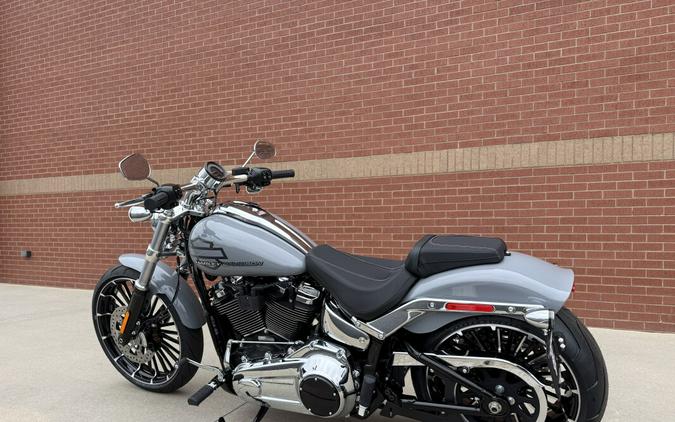 2026 Harley-Davidson® Breakout® Dark Billiard Gray Chrome Trim