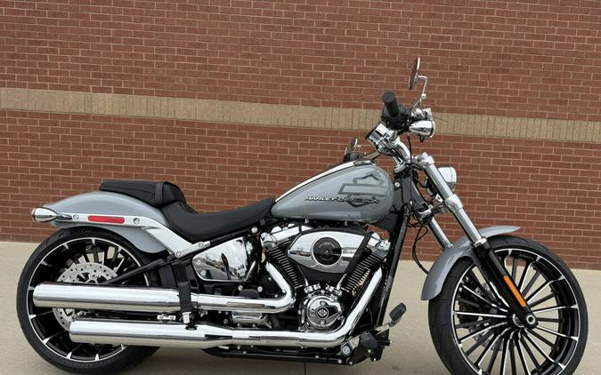 2026 Harley-Davidson® Breakout® Dark Billiard Gray Chrome Trim