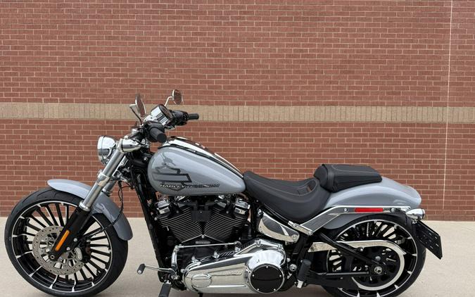 2026 Harley-Davidson® Breakout® Dark Billiard Gray Chrome Trim