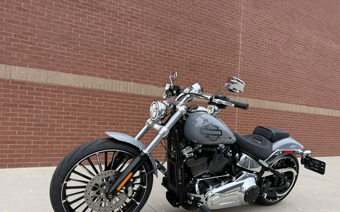 2026 Harley-Davidson® Breakout® Dark Billiard Gray Chrome Trim