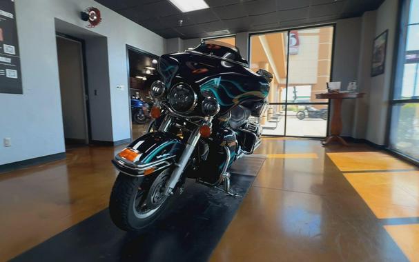 2004 Harley-Davidson® Electra Glide® Ultra Classic® BLACK W/PINSTRIPE