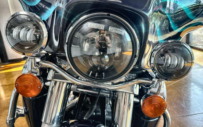 2004 Harley-Davidson® Electra Glide® Ultra Classic® BLACK W/PINSTRIPE