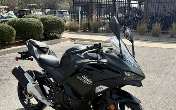 2026 Kawasaki Ninja 500 Metallic Flat Spark Black
