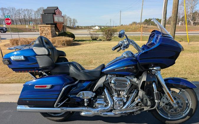 2015 Harley-Davidson® CVO™ Road Glide® Ultra Abyss Blue Crushed Sapphire