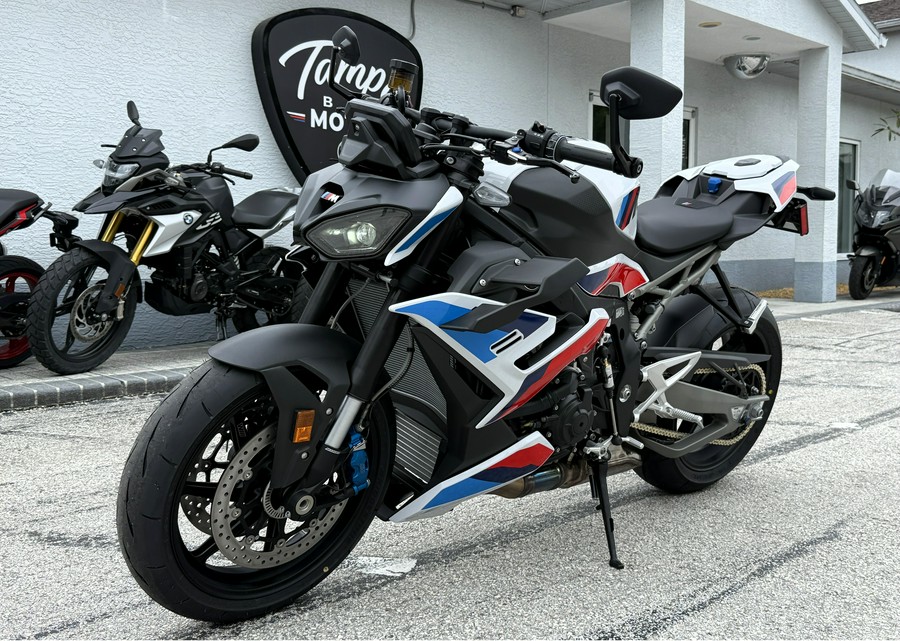 2026 BMW M 1000 R