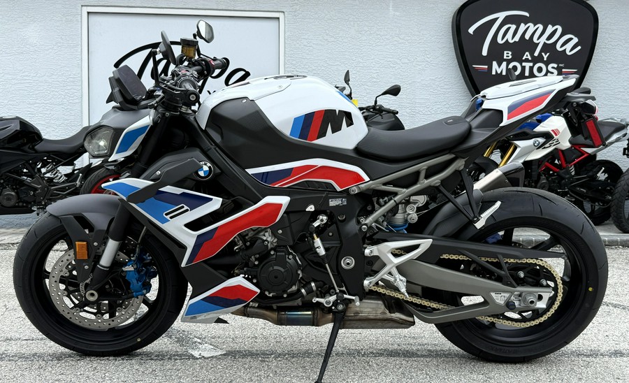 2026 BMW M 1000 R