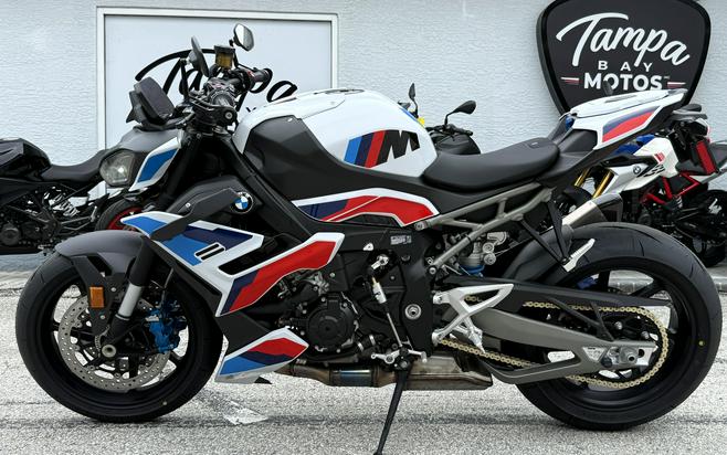 2026 BMW M 1000 R