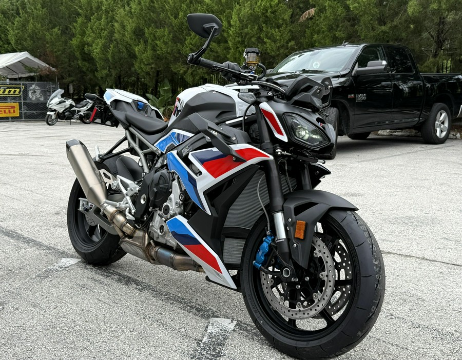 2026 BMW M 1000 R