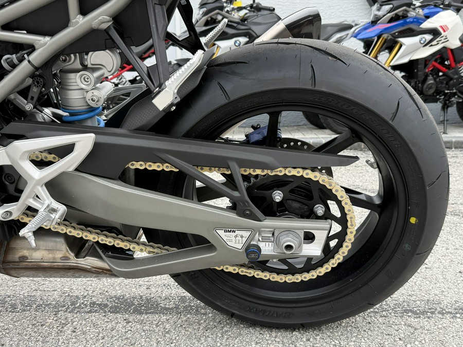 2026 BMW M 1000 R