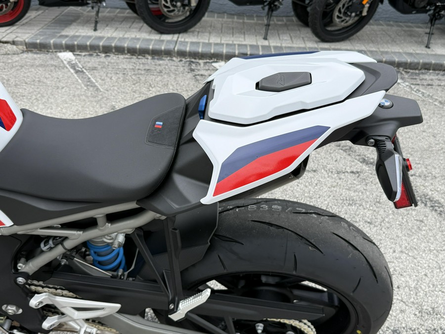 2026 BMW M 1000 R