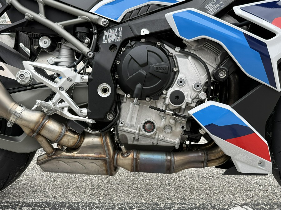 2026 BMW M 1000 R
