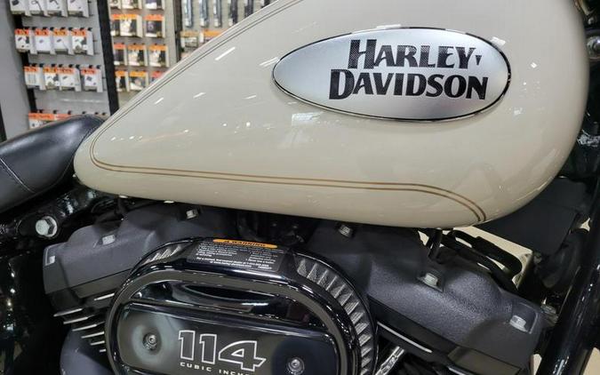 2022 Harley-Davidson® FLHCS - Heritage Classic 114