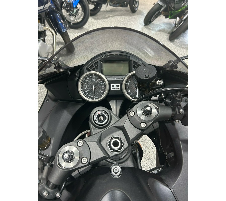 2025 Kawasaki Ninja® ZX™-14R ABS