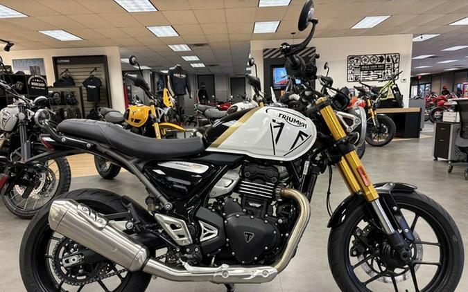 2026 Triumph Speed 400 Pearl Metallic WhitePhantom Black