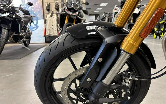 2026 Triumph Speed 400 Pearl Metallic WhitePhantom Black