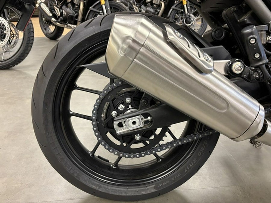 2026 Triumph Speed 400 Pearl Metallic WhitePhantom Black