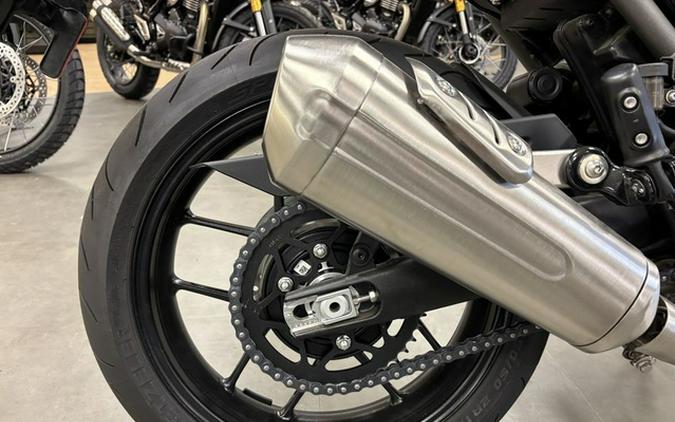 2026 Triumph Speed 400 Pearl Metallic WhitePhantom Black