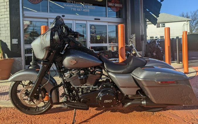 2021 Harley-Davidson® Street Glide® Special Gauntlet Gray Metallic – Black Fin