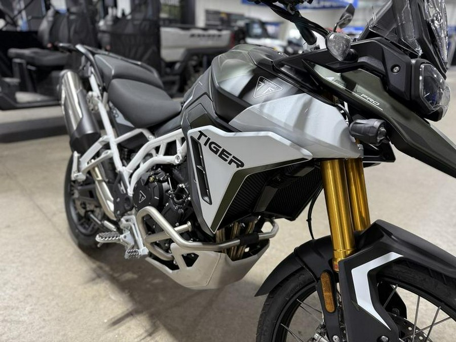 2025 Triumph Tiger 900 Rally Pro Matte Khaki Green / Matte Phantom Black