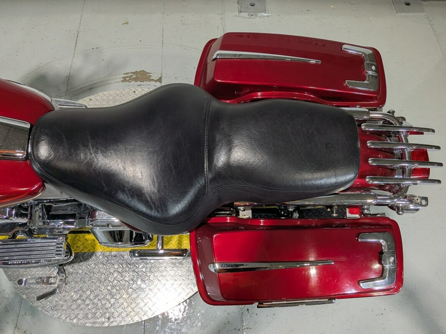 2005 Harley-Davidson® CVO™ Ultra Classic® Electra Glide® Light Candy Cherry / Dark Candy Cherry