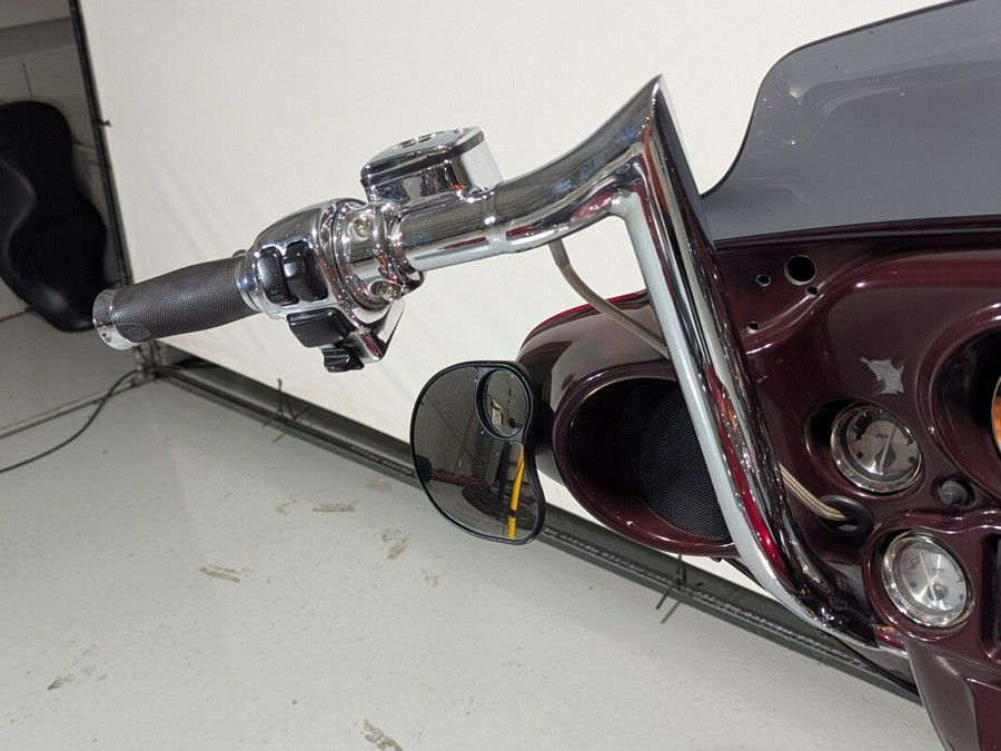 2005 Harley-Davidson® CVO™ Ultra Classic® Electra Glide® Light Candy Cherry / Dark Candy Cherry