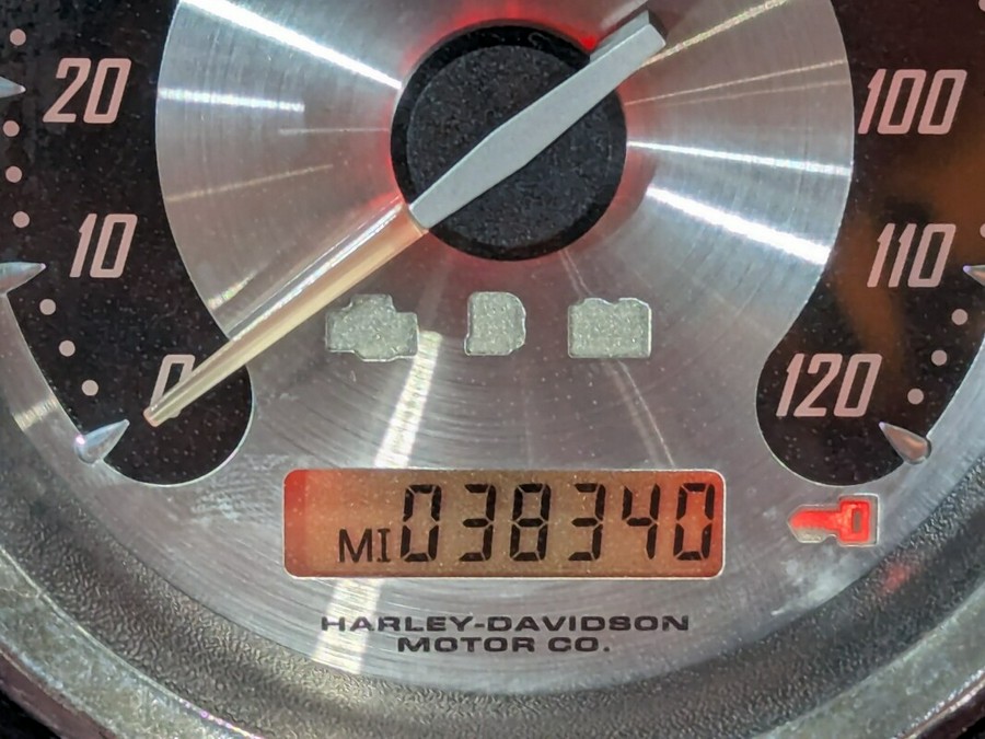 2005 Harley-Davidson® CVO™ Ultra Classic® Electra Glide® Light Candy Cherry / Dark Candy Cherry