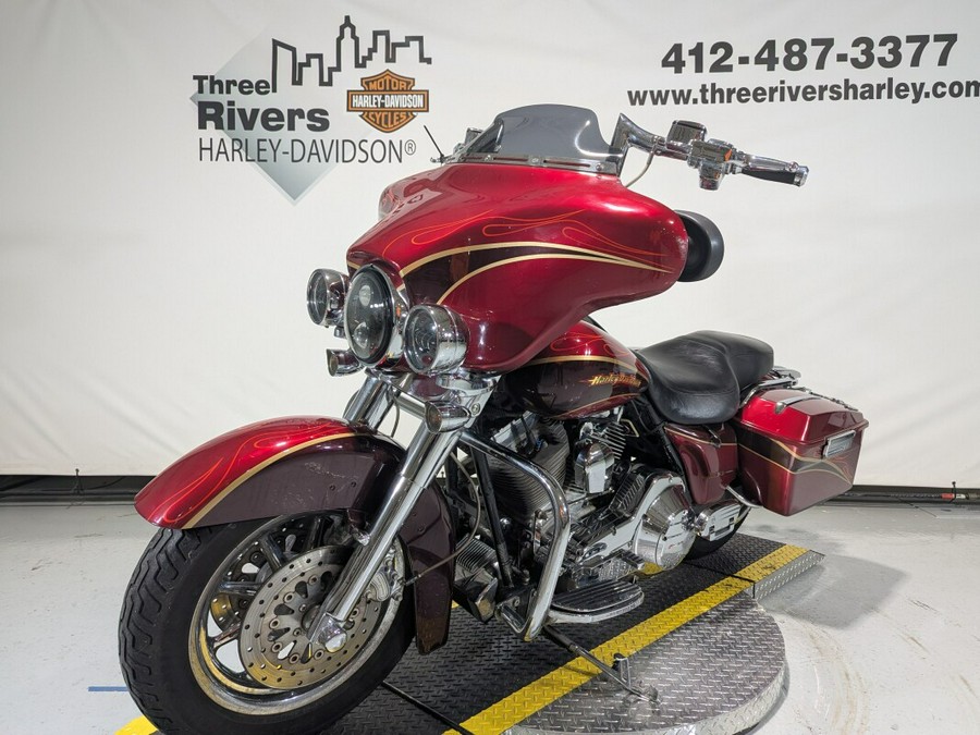 2005 Harley-Davidson® CVO™ Ultra Classic® Electra Glide® Light Candy Cherry / Dark Candy Cherry