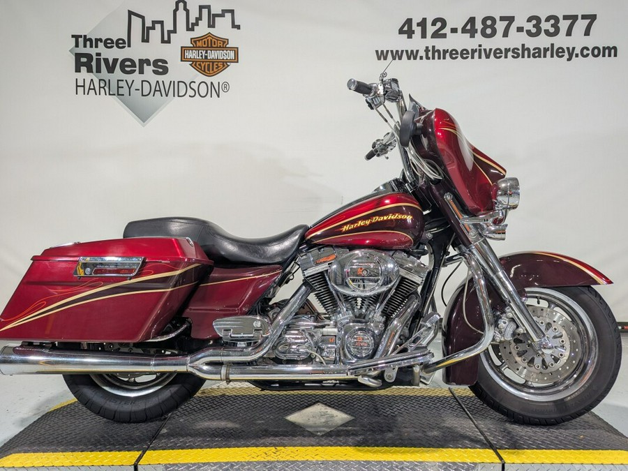 2005 Harley-Davidson® CVO™ Ultra Classic® Electra Glide® Light Candy Cherry / Dark Candy Cherry
