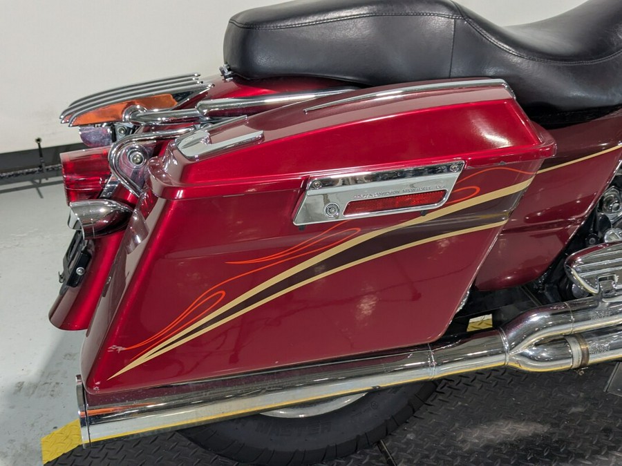 2005 Harley-Davidson® CVO™ Ultra Classic® Electra Glide® Light Candy Cherry / Dark Candy Cherry