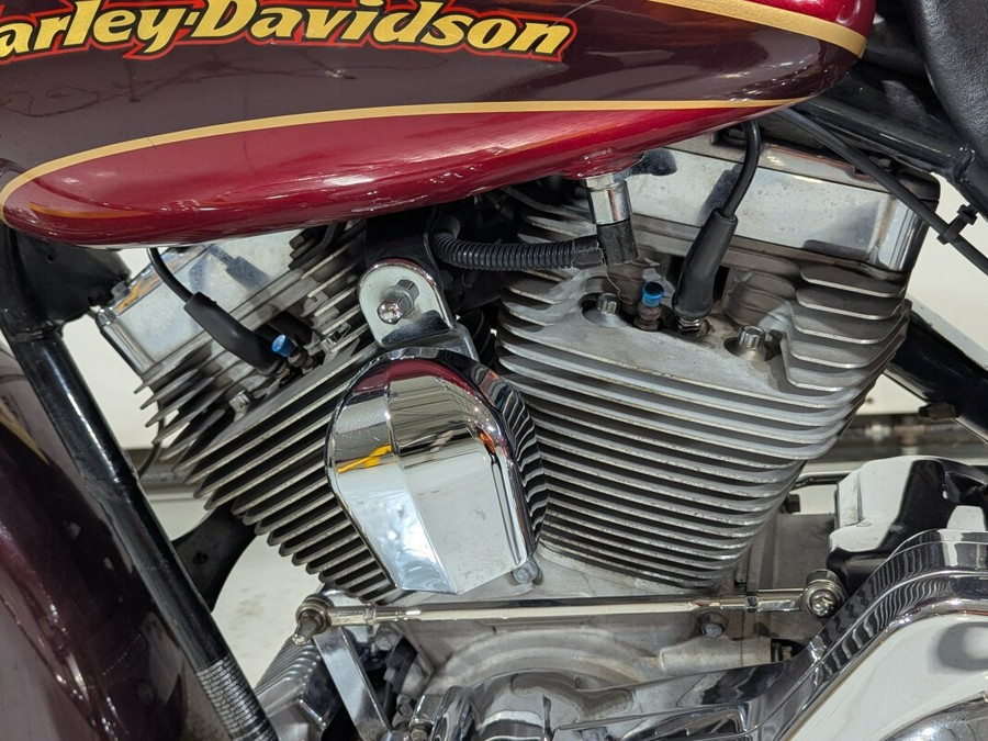 2005 Harley-Davidson® CVO™ Ultra Classic® Electra Glide® Light Candy Cherry / Dark Candy Cherry