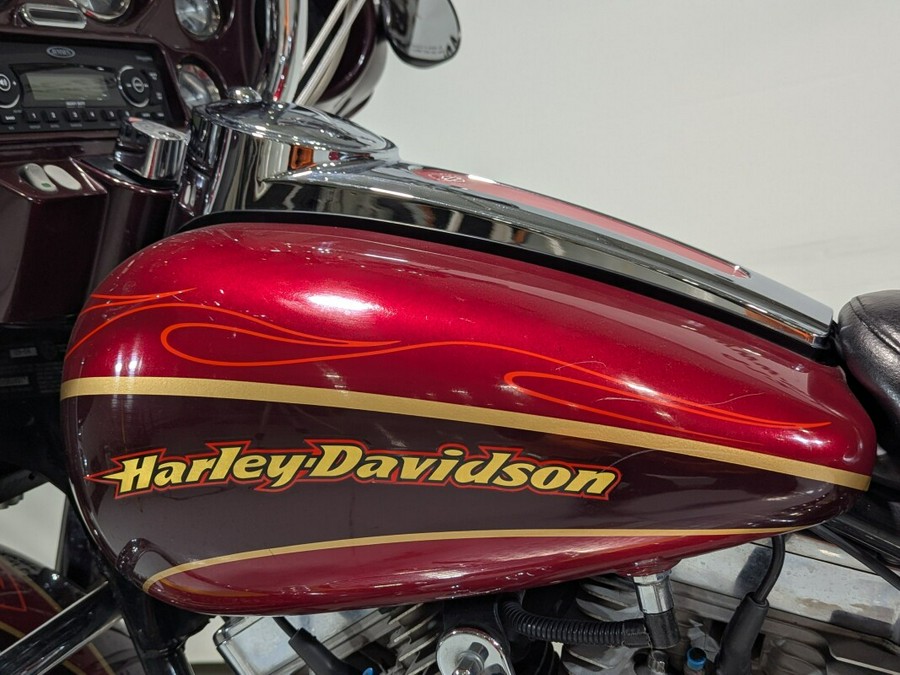 2005 Harley-Davidson® CVO™ Ultra Classic® Electra Glide® Light Candy Cherry / Dark Candy Cherry