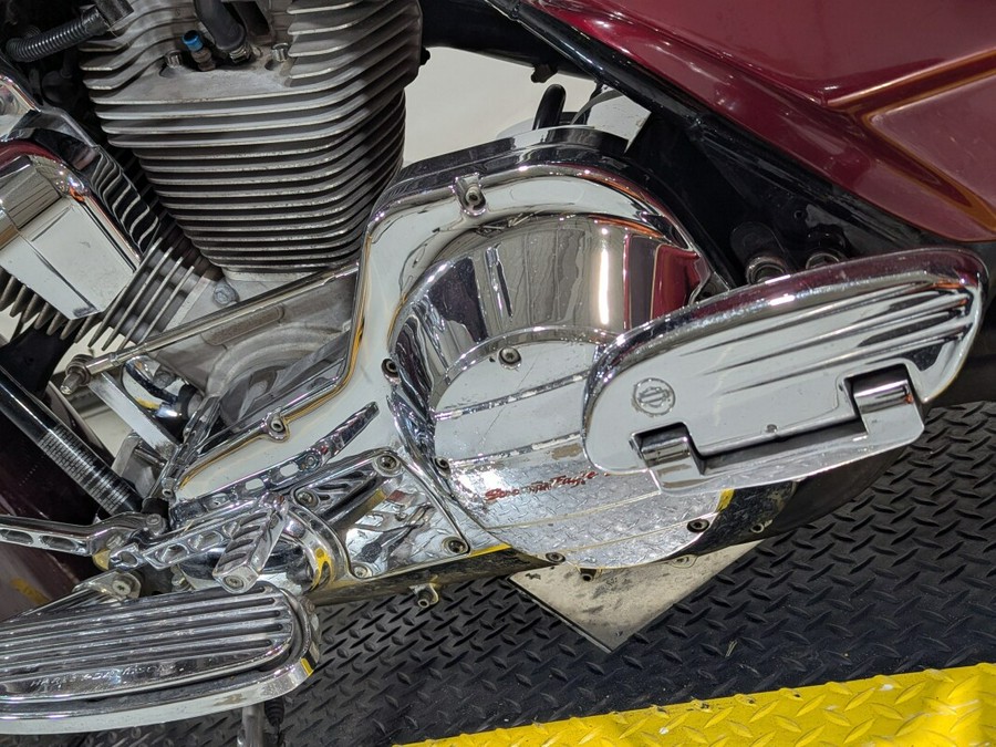 2005 Harley-Davidson® CVO™ Ultra Classic® Electra Glide® Light Candy Cherry / Dark Candy Cherry
