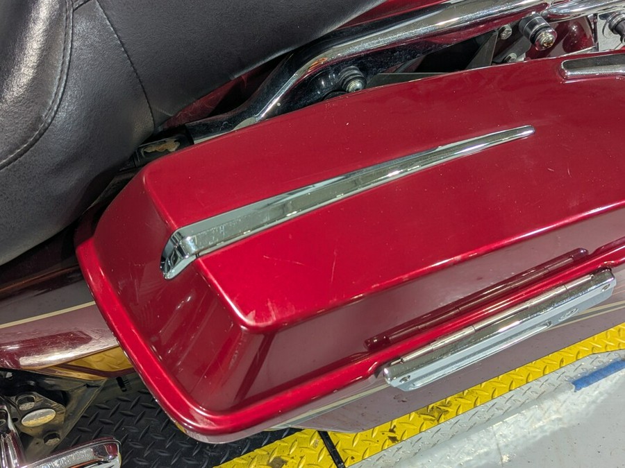 2005 Harley-Davidson® CVO™ Ultra Classic® Electra Glide® Light Candy Cherry / Dark Candy Cherry