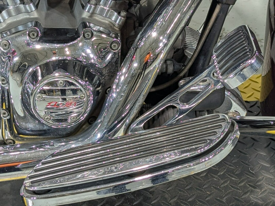 2005 Harley-Davidson® CVO™ Ultra Classic® Electra Glide® Light Candy Cherry / Dark Candy Cherry