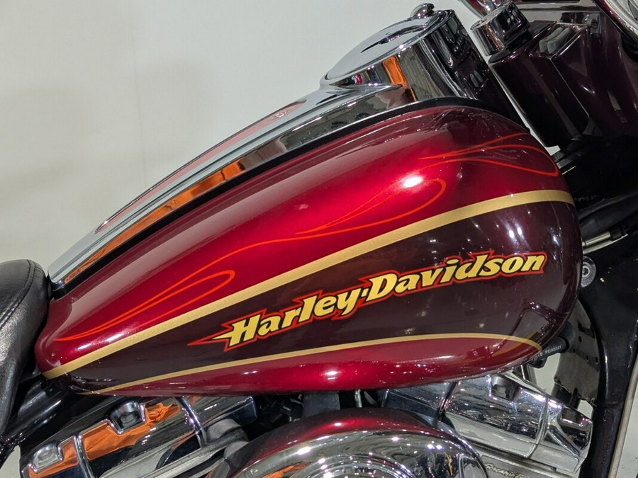 2005 Harley-Davidson® CVO™ Ultra Classic® Electra Glide® Light Candy Cherry / Dark Candy Cherry