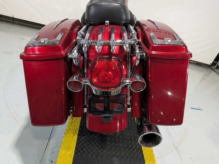 2005 Harley-Davidson® CVO™ Ultra Classic® Electra Glide® Light Candy Cherry / Dark Candy Cherry