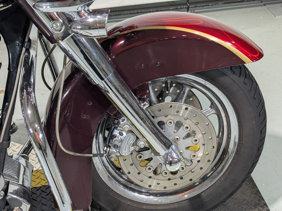 2005 Harley-Davidson® CVO™ Ultra Classic® Electra Glide® Light Candy Cherry / Dark Candy Cherry