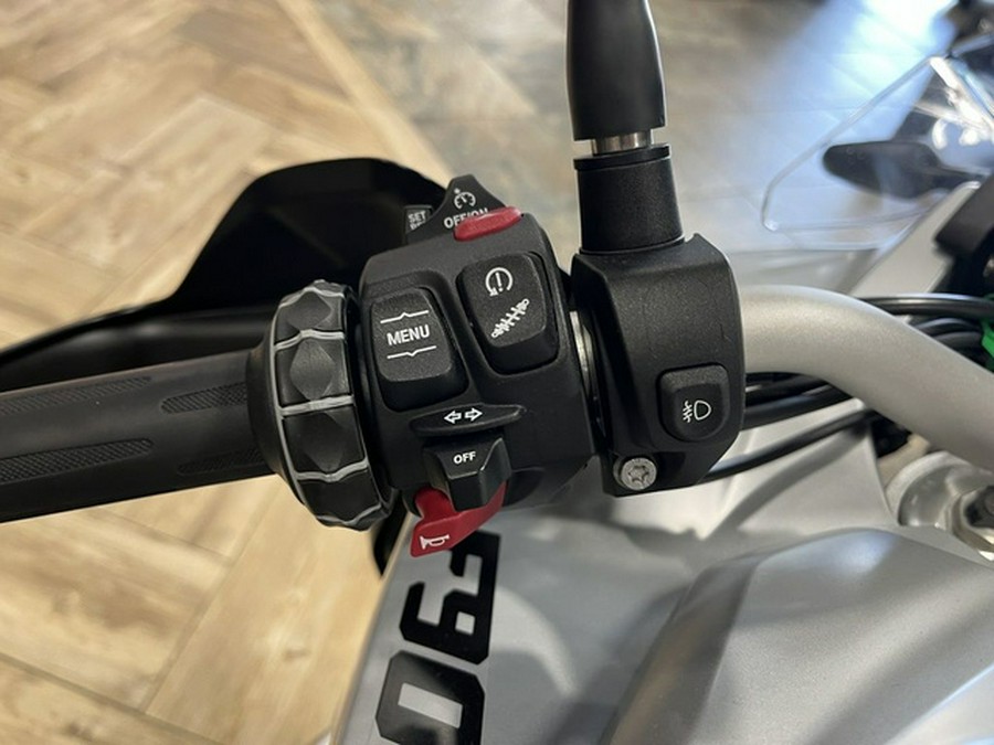 2025 BMW F 900 GS Adventure White Aluminum Metallic Matte