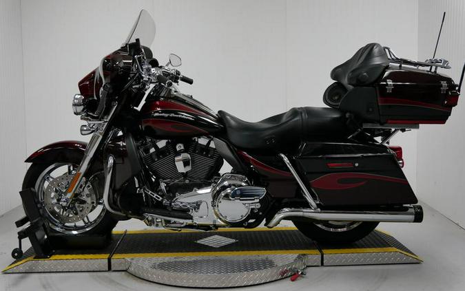 2013 Harley-Davidson® FLHTCUSE8 - CVO™ Ultra Classic® Electra Glide®